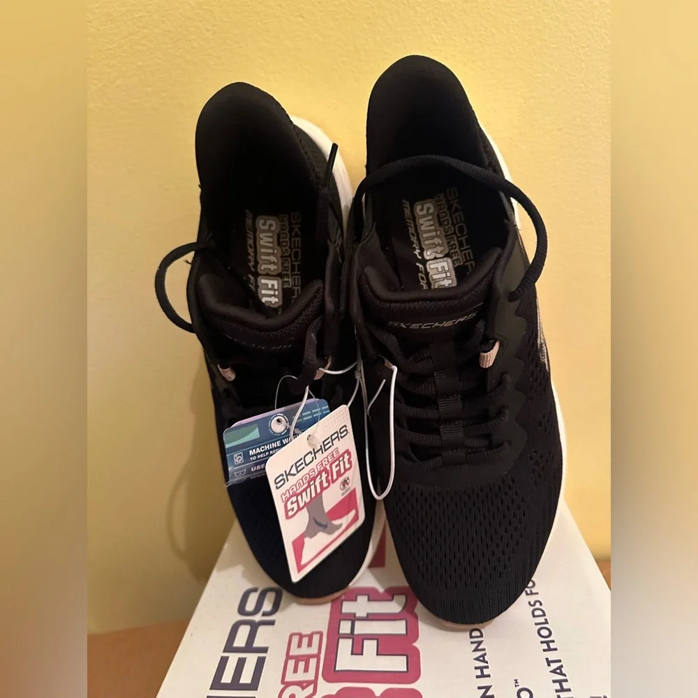Skechers women’s Black Sneakers new! Size 7.5 - Picture 3 of 6